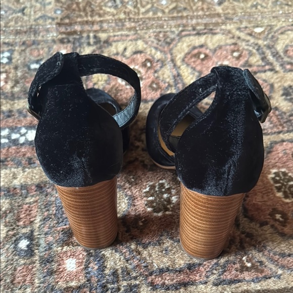 Soludos Black Velvet Heels w Ankle Stap - Picture 5 of 6